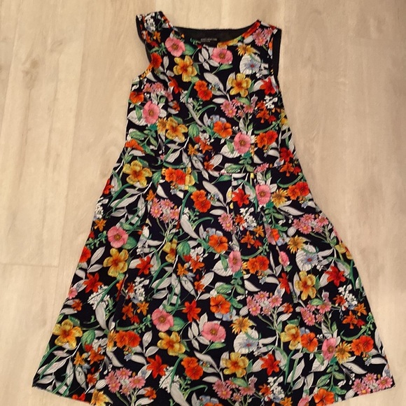 Jones New York Dresses & Skirts - Beautiful summer dress-Pockets!